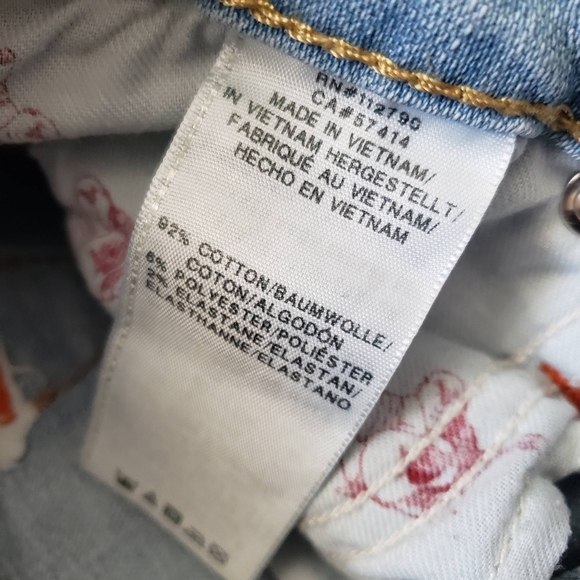 True Religion Women's 28 Light Wash Denim Knee Length Short Bermuda Shorts Jean - Picture 3 of 8